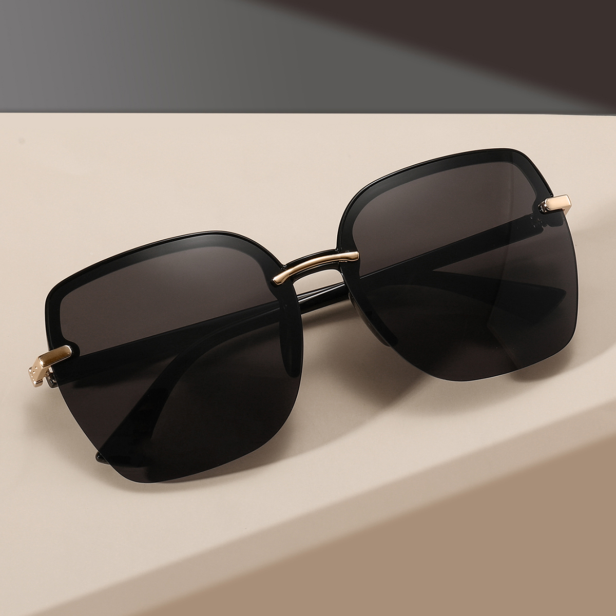 Retro Minimalist Large Square  – Street Fashion Glasses Bewertung und Preis